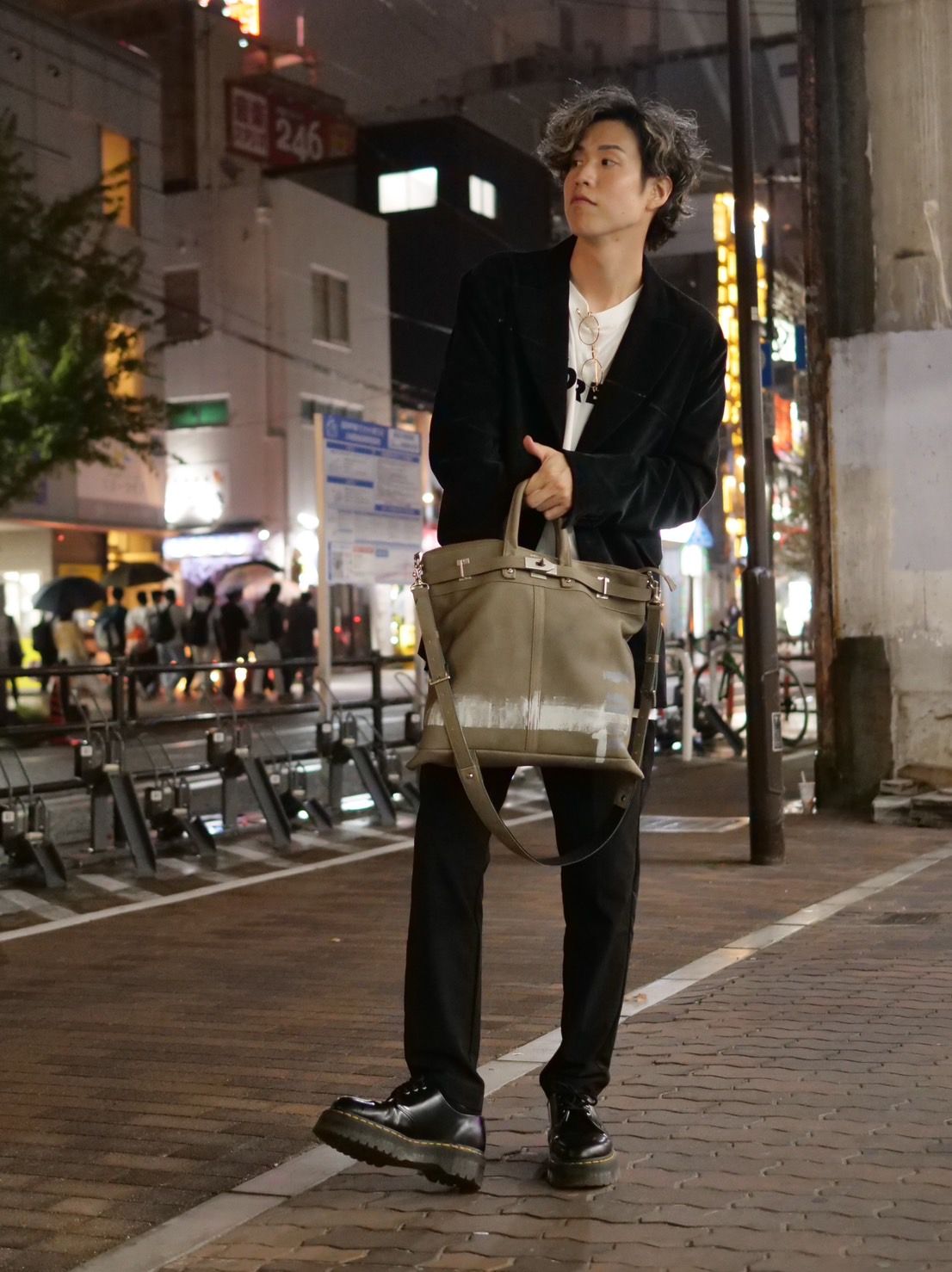 大人はシルエットとトレンドを取り入れる