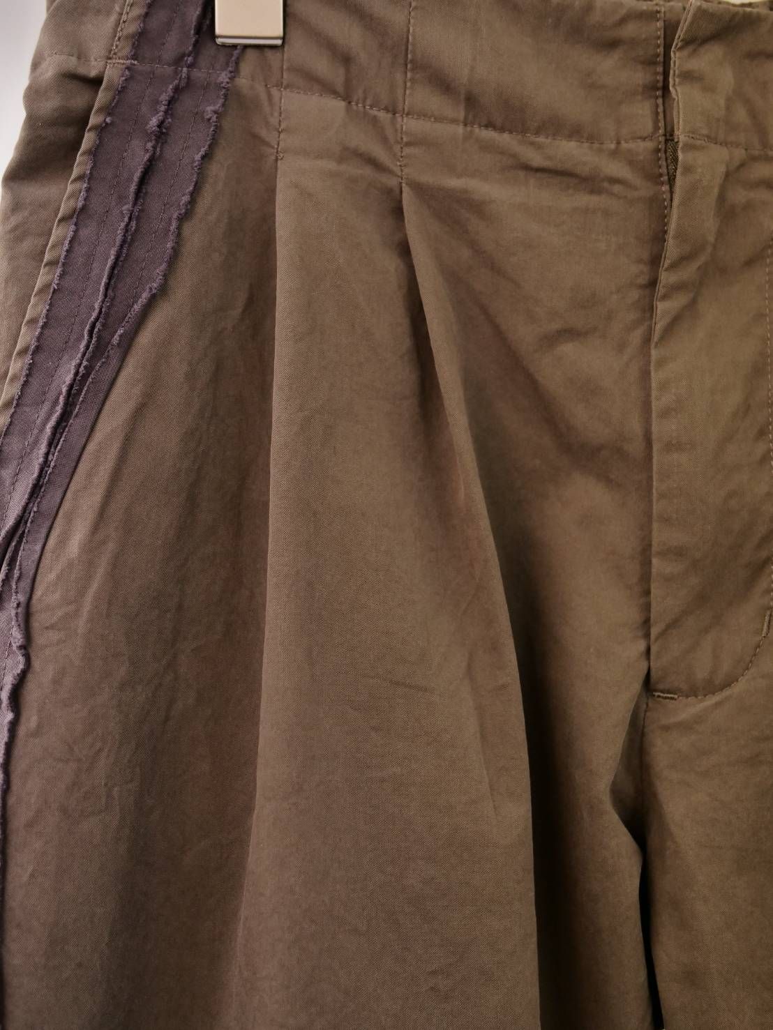 【フレアトラックパンツ】 FRAYED TAPE PANTS / BROWN / 高密度コットン / 2タック / イージーパンツ