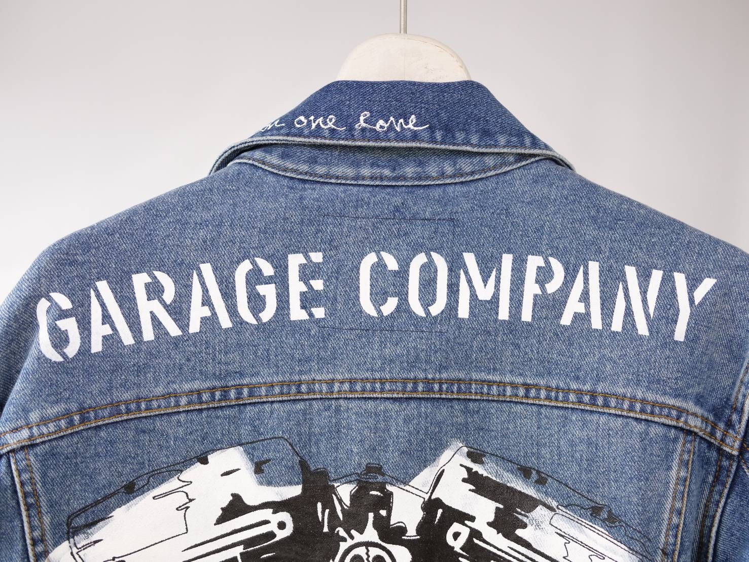 【ONEMADE × GARAGE COMPANY コラボ】 デニムジャケット｜LAカスタムバイクカルチャーと現代アートが融合した限定モデル