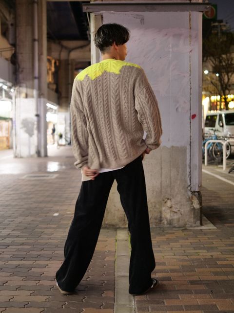 【大人のアートコーデ｜カシミア×色彩アートのカーディガンスタイル｜ONEMADE × ANOVALDAY】