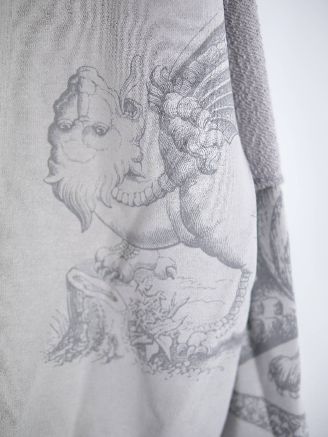 【40代からの大人ZIPパーカー】 立体パズル構造 × 異素材デザインで差がつく、品格カジュアル