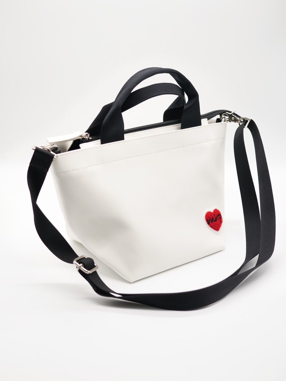 【実用性が高いBAG】 PARISブランドトートバッグ / ハート刺繍 / ショルダーバック