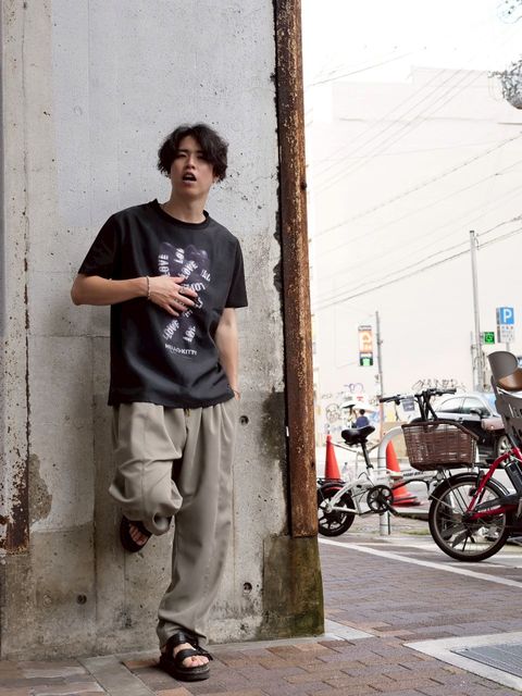 大人が着用する「アートなKITTY」