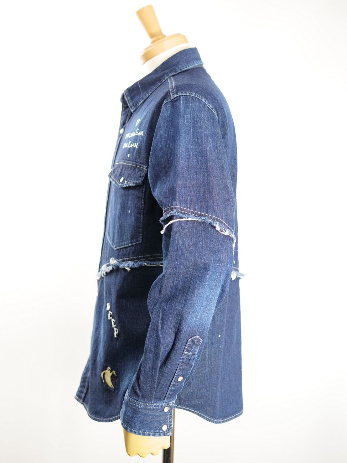 【独特なカッティングが目を惹く】UNISEX / DENIM SHIRT / 刺繍デザイン / デニム素材 / ハンドペイント / ハンドメイド