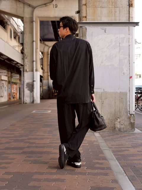 【大人を格上げする黒セットアップ｜リラックス×上質で魅せる洗練スタイル】