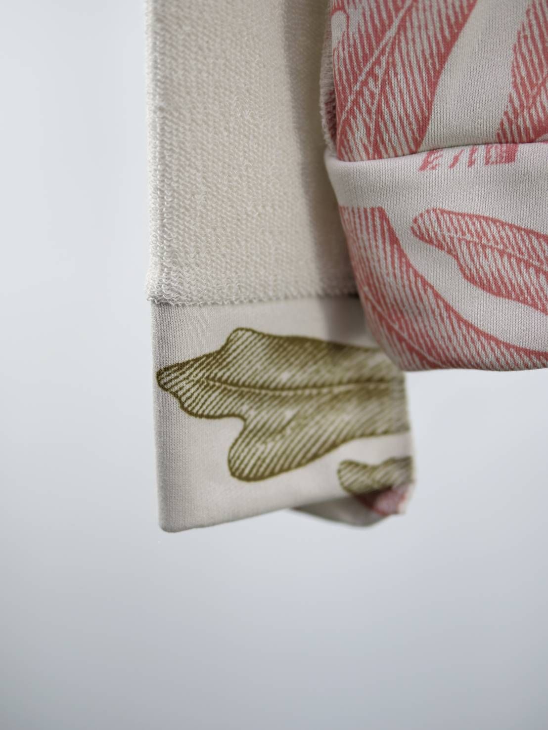 【40代からの大人ZIPパーカー】 立体パズル構造 × 異素材デザインで差がつく、品格カジュアル