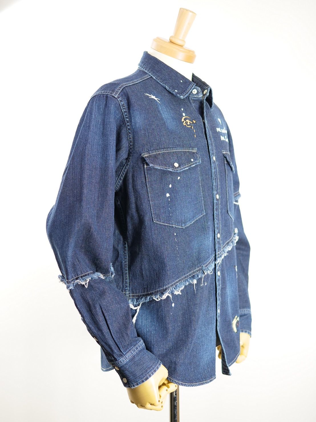 【独特なカッティングが目を惹く】UNISEX / DENIM SHIRT / 刺繍デザイン / デニム素材 / ハンドペイント / ハンドメイド