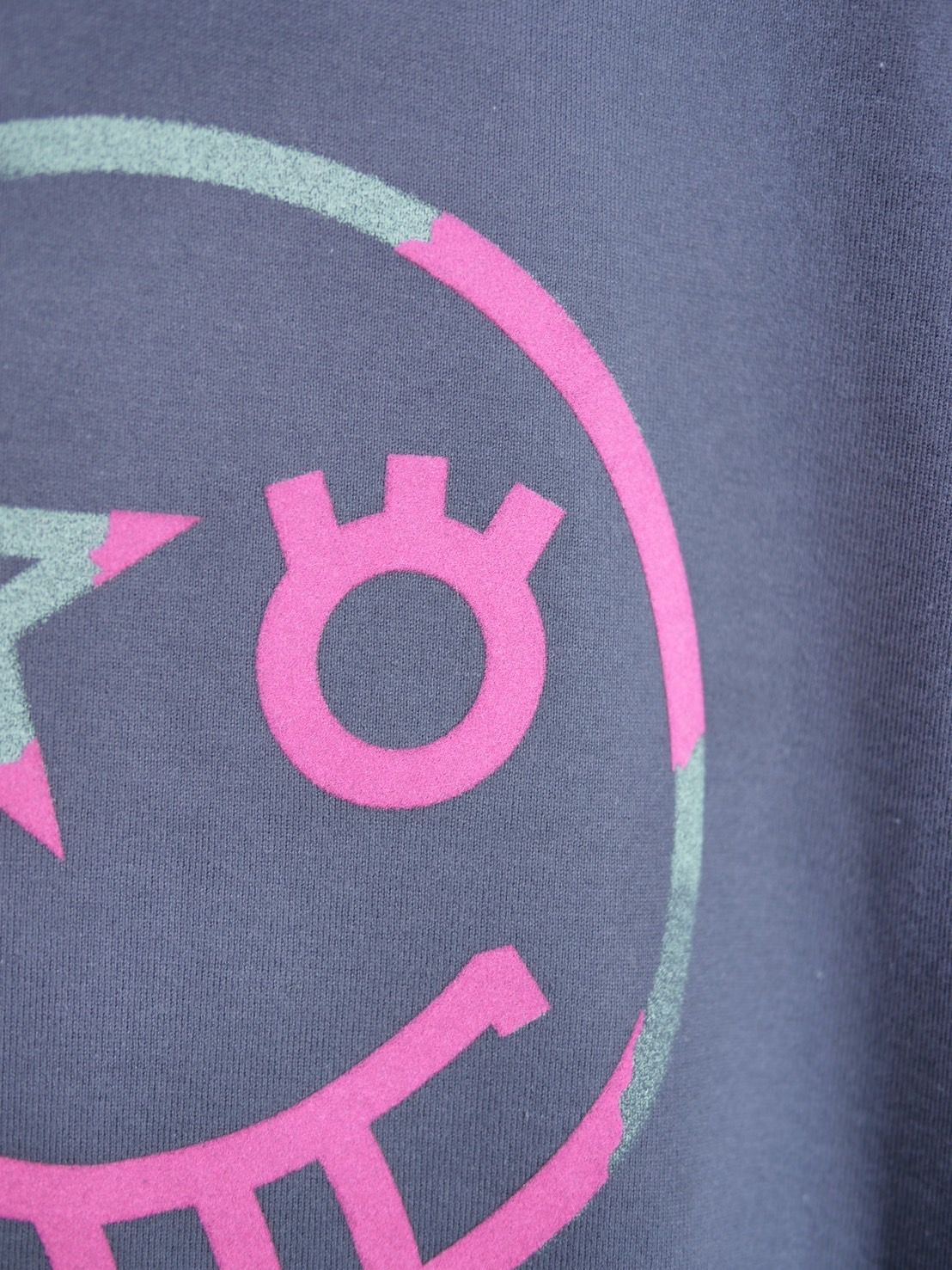【ニコちゃんTシャツ】現代アート作家が手がけるブランド /ダークグレー /  コットン100％ / MADE IN JAPAN