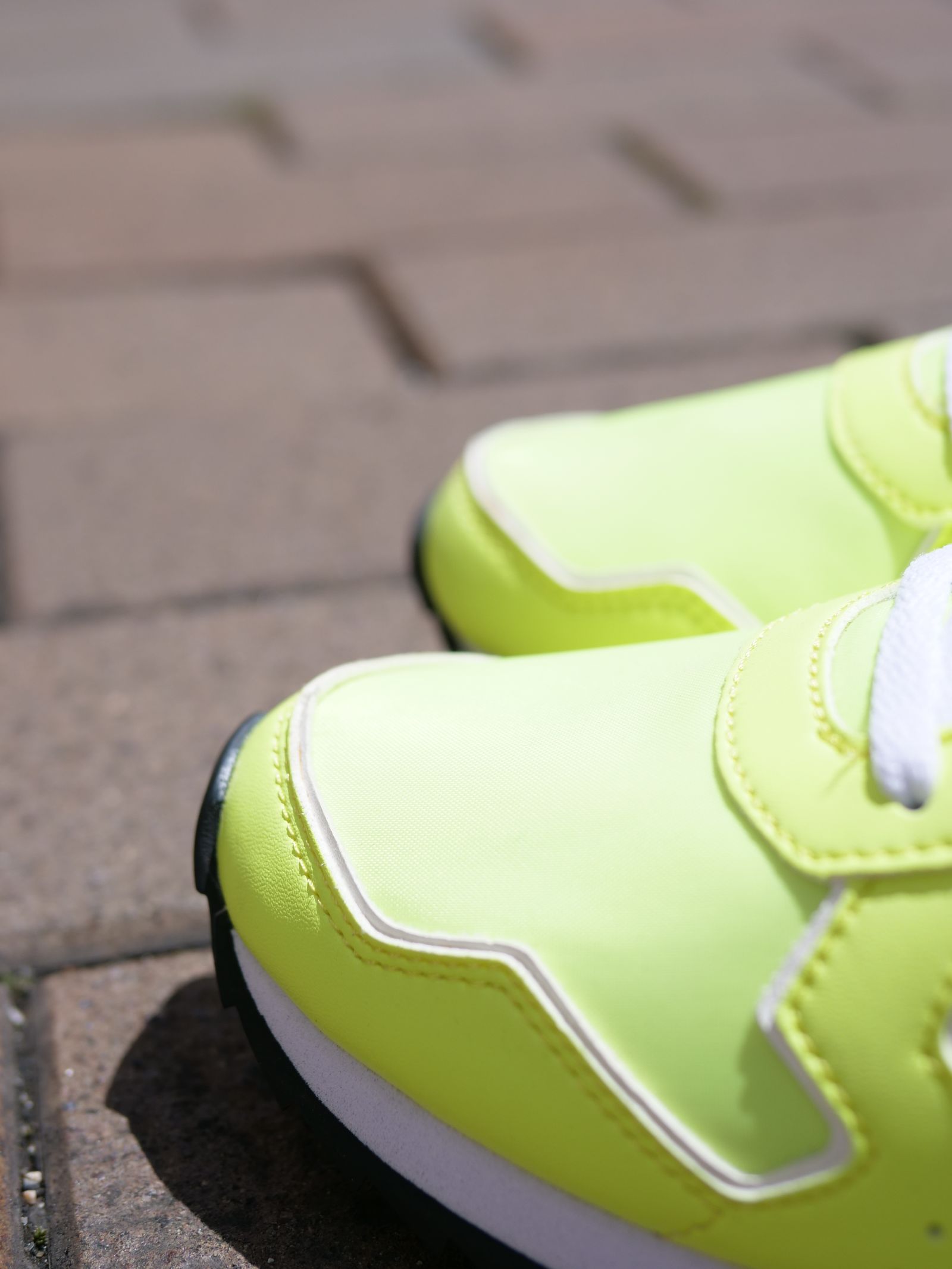 JET-M / NEON YELLOW /ローカットスニーカー「スウェード×ナイロン×レザーの異素材コンビネーション」