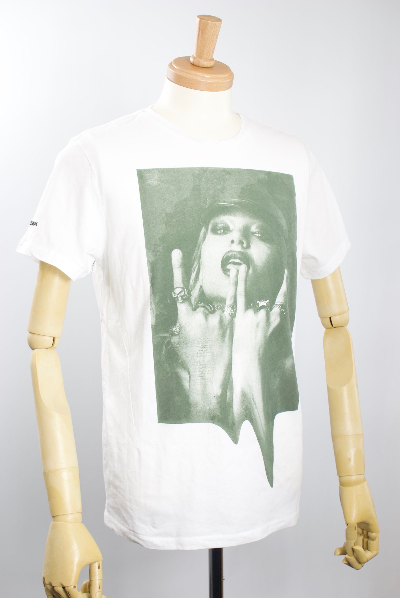 10BSUF02/ SALUTE M4  / 日本未発売 /ロックガールTシャツ/アーティスト着用ブランド /