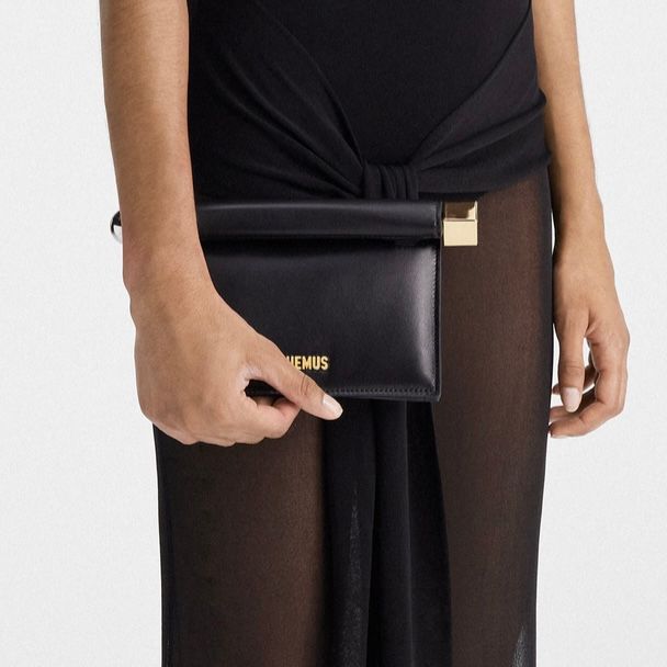 The small Rond Carre clutch ロンドカレ クラッチ / ロンド・カレ / ショルダーバッグ / ブラック / 24aw