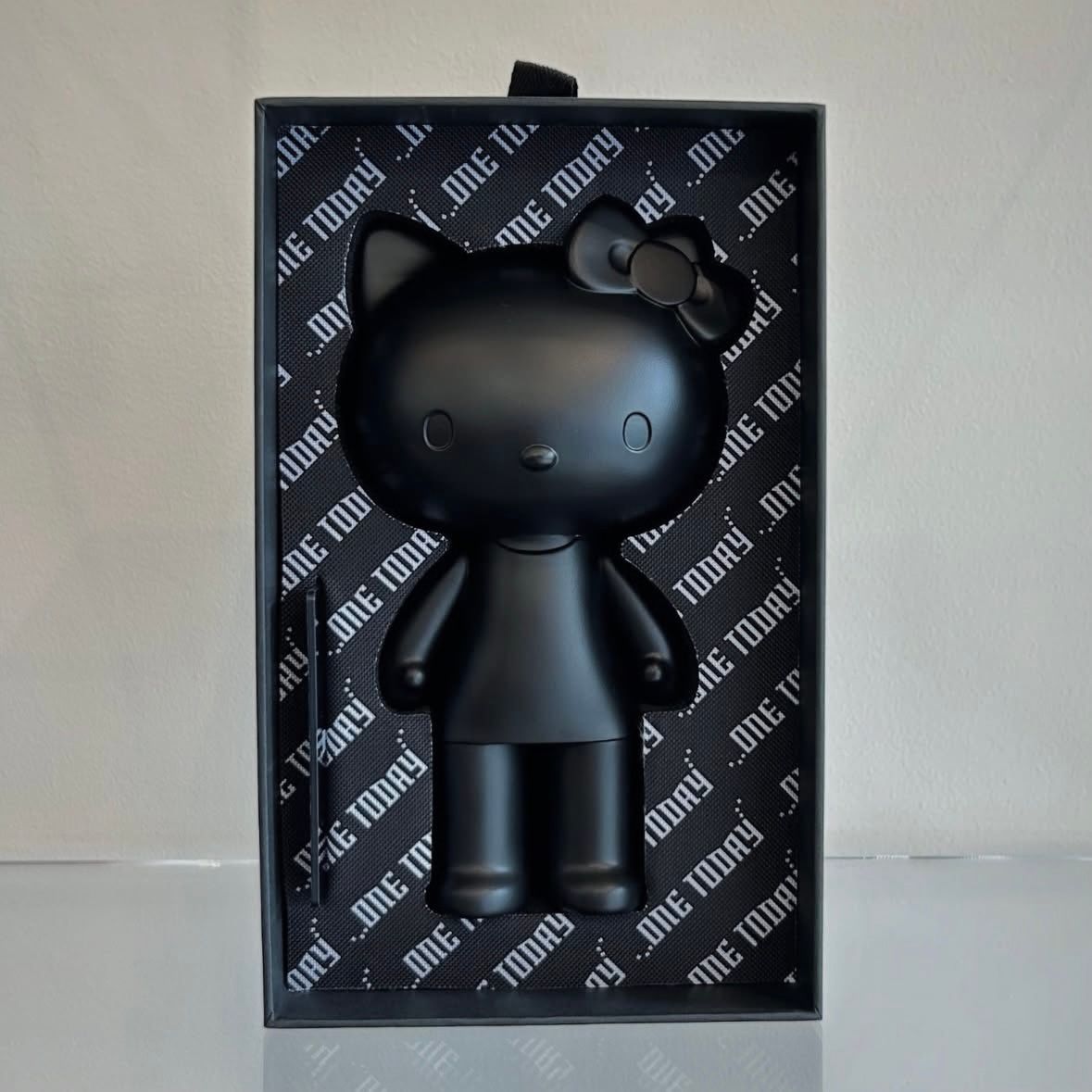 HALLO KITTY BLACK SERIES / BLACK / new