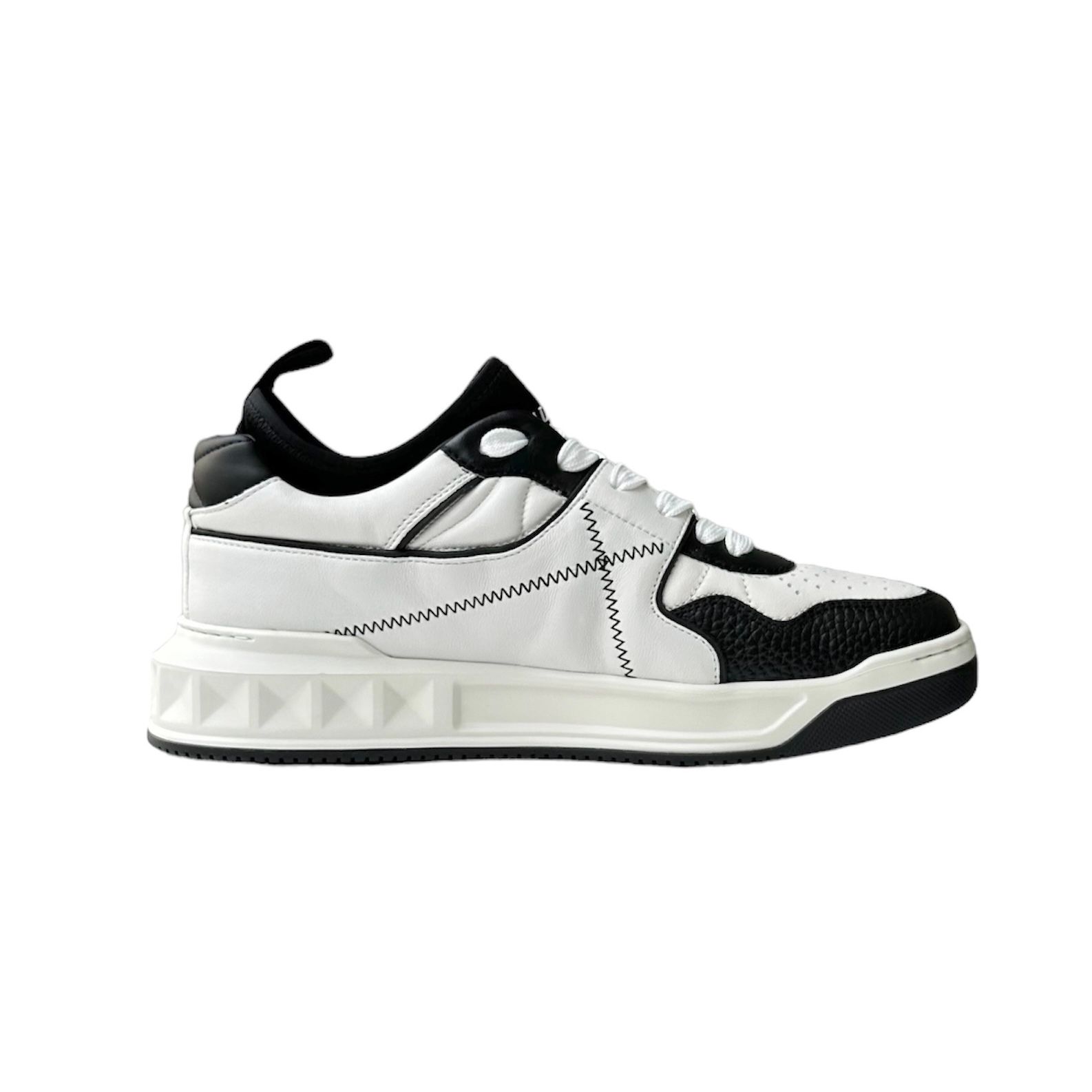 One studs nappa leather low top sneaker / シューズ / スニーカー / レザー / スタッズ / ホワイト