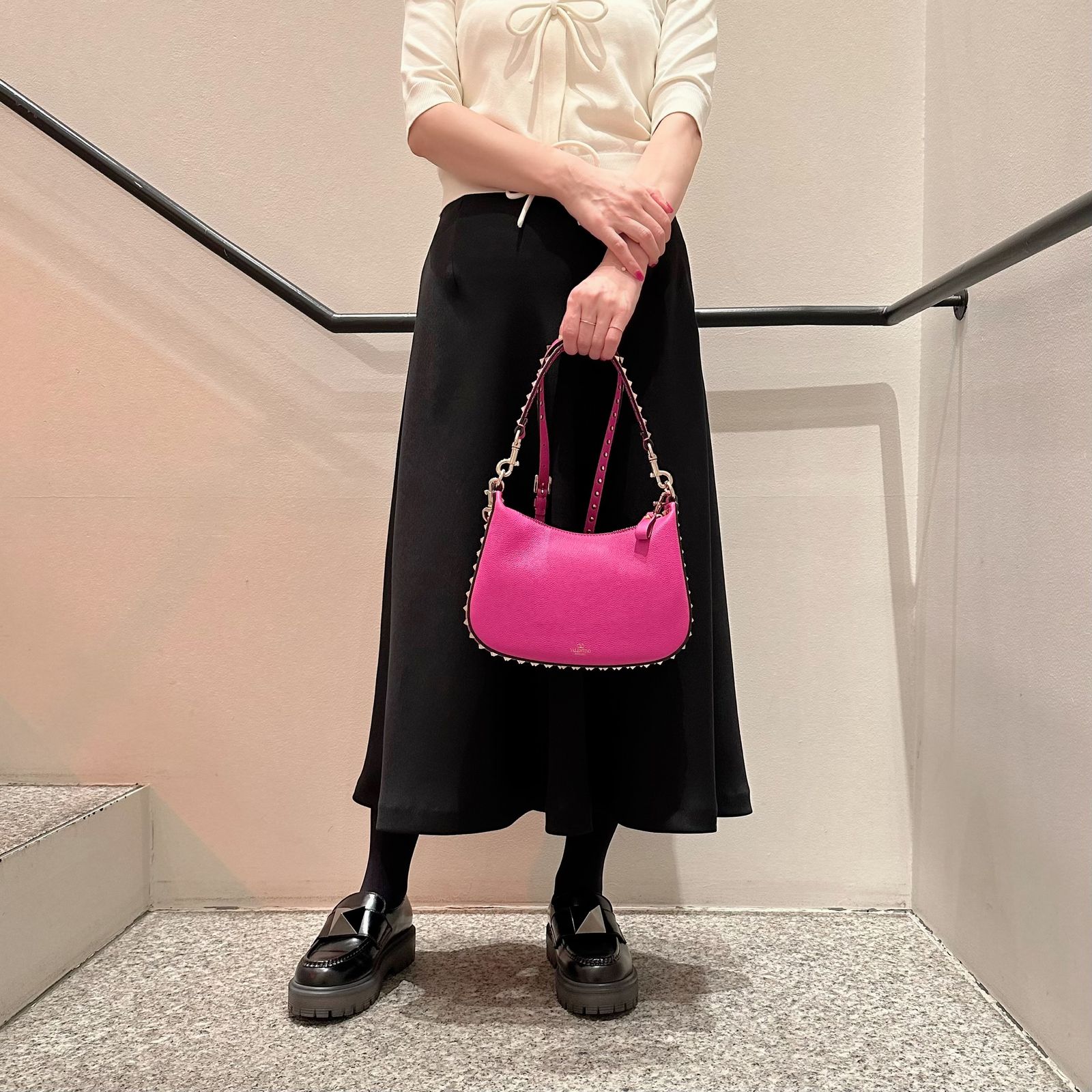 Rock studs grained calfskin hobo bag / バッグ / ショルダーバッグ / ハンドバッグ / 2way / レザー / カーフレザー / ロックスタッズ / ピンク