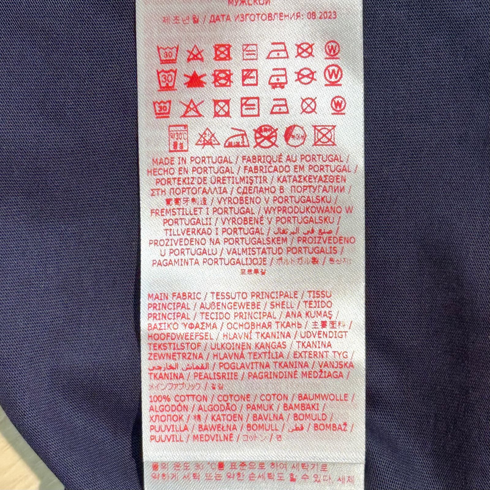 ミニロゴ入り オーガニックコットン製Tシャツ/ネイビー/ユニセックス