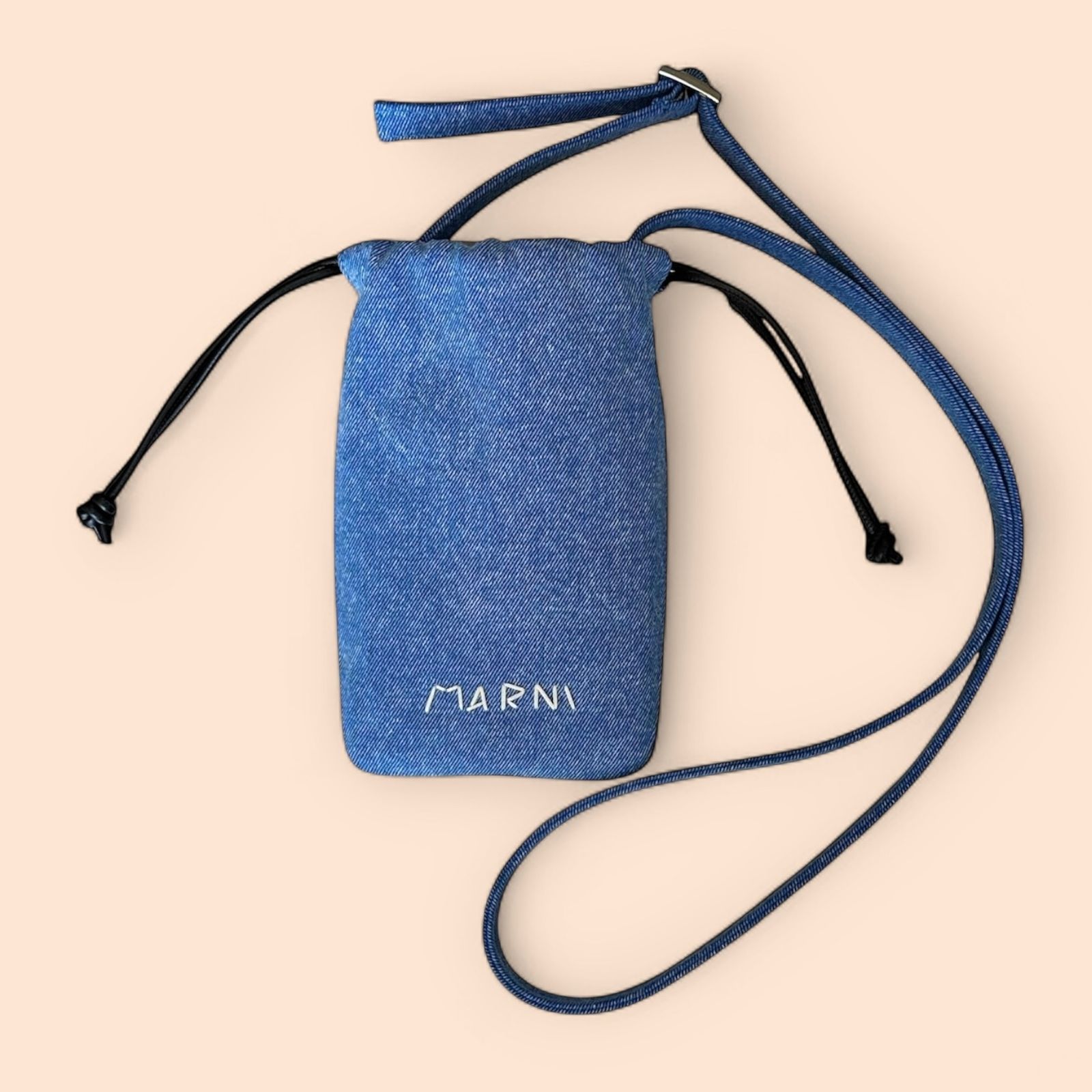 温もり感◎*Marni*レザー製 ドローストリング付きスマホホルダー 楽天市場】【正規取扱店販売品】MARNI ブラック レザー製ドロー