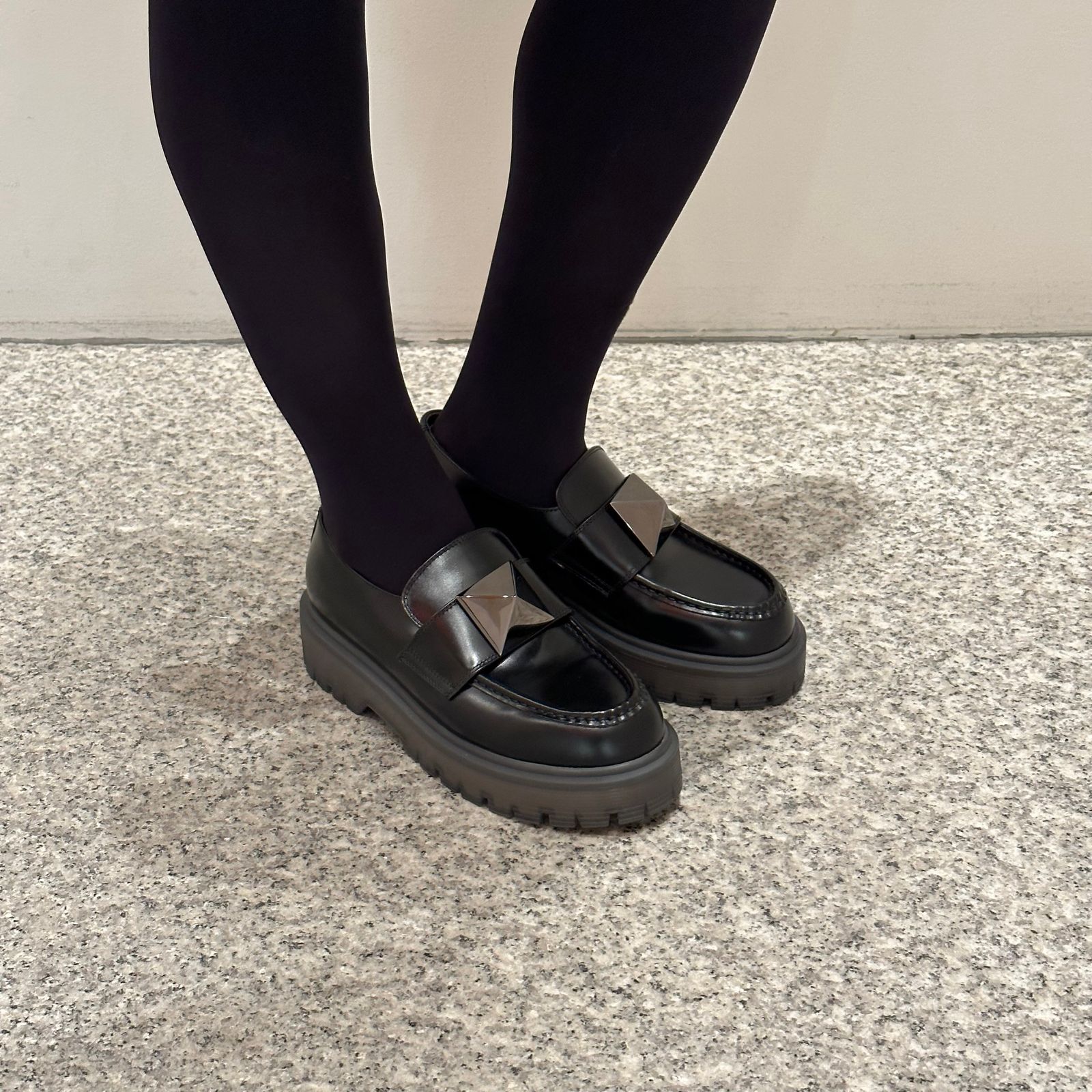 One studs calfskin moccasin / 靴 / モカシン / レザー / スタッズ / ブラック