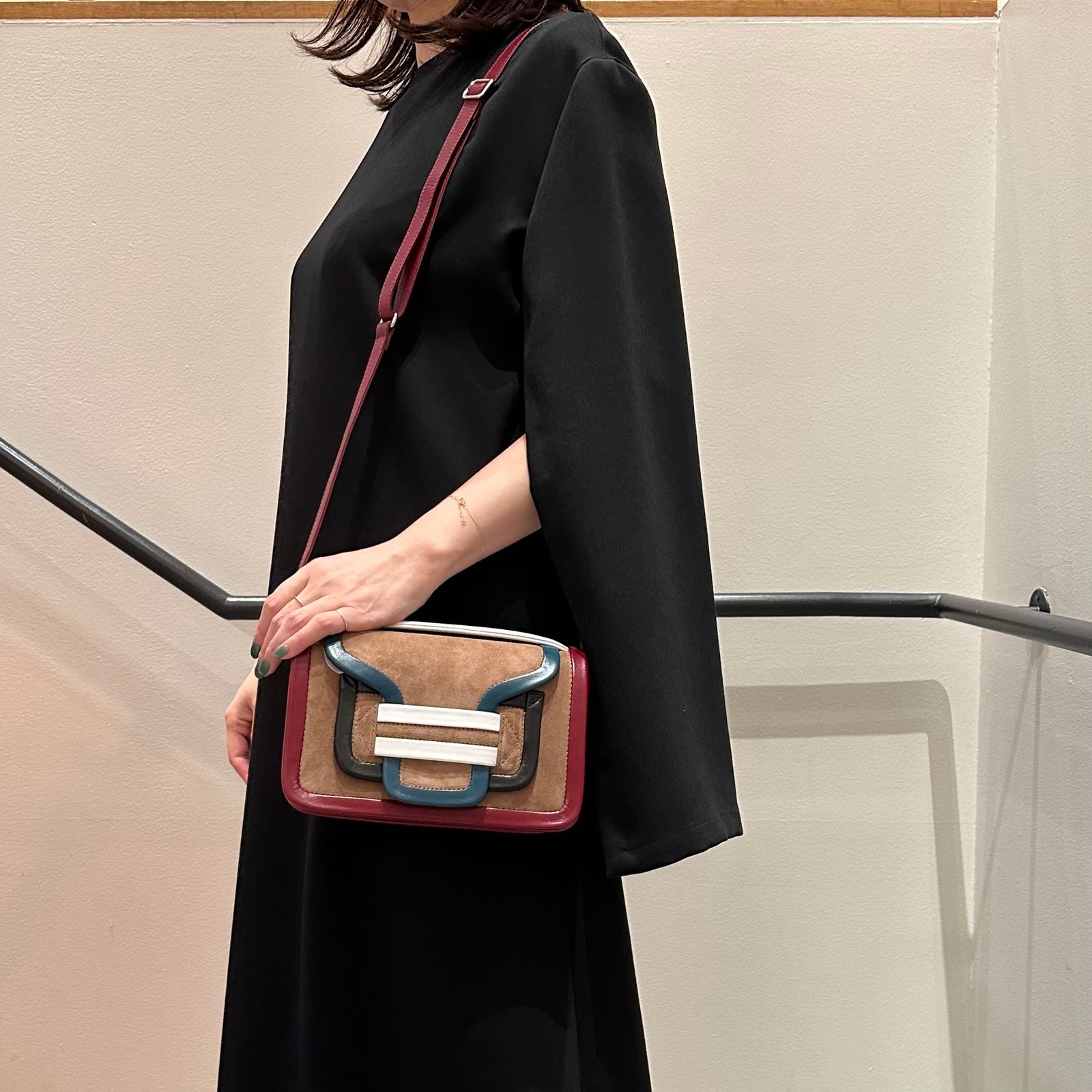 Viscose satin cape sleeve top / ドレスワンピース / ブラック