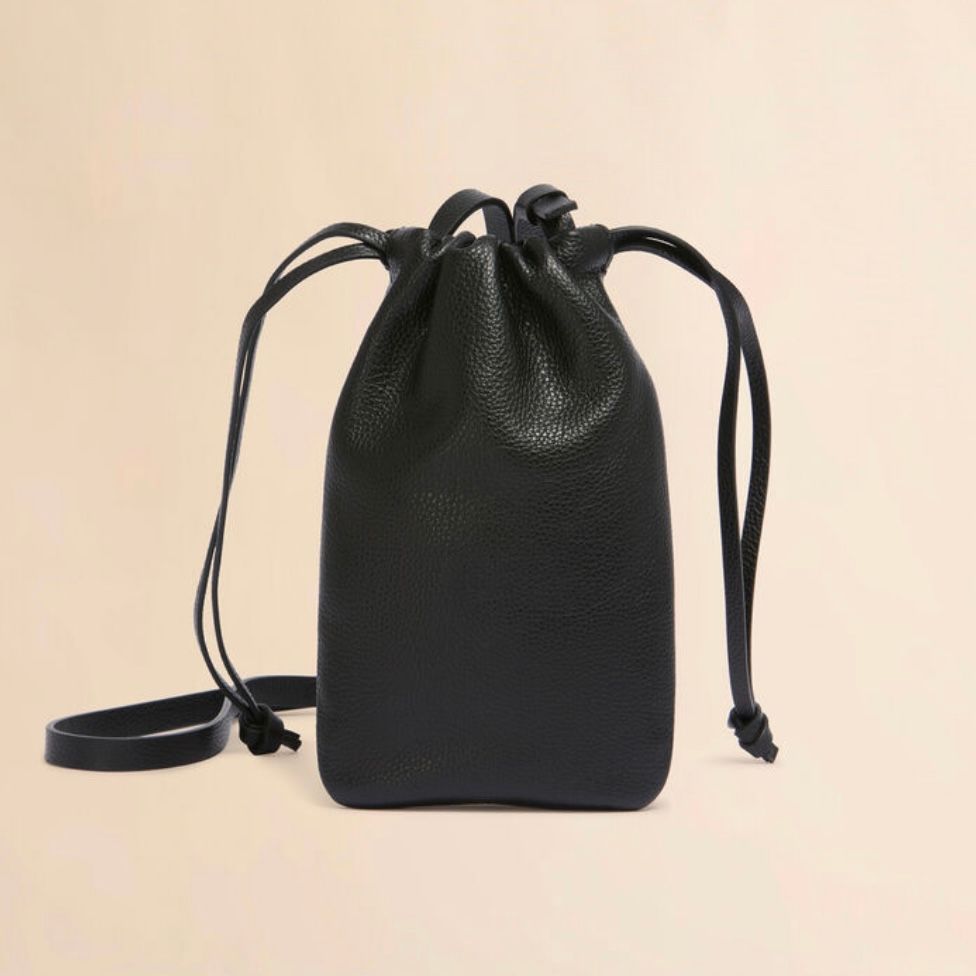 レザー製ドローストリング付きスマホホルダー マルニメンディング入り / ポーチ / ブラック / 25aw new