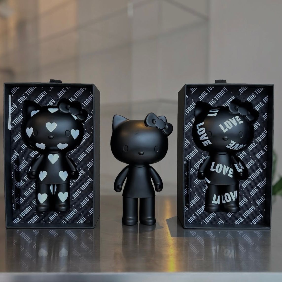 HALLO KITTY BLACK SERIES / BLACK / new