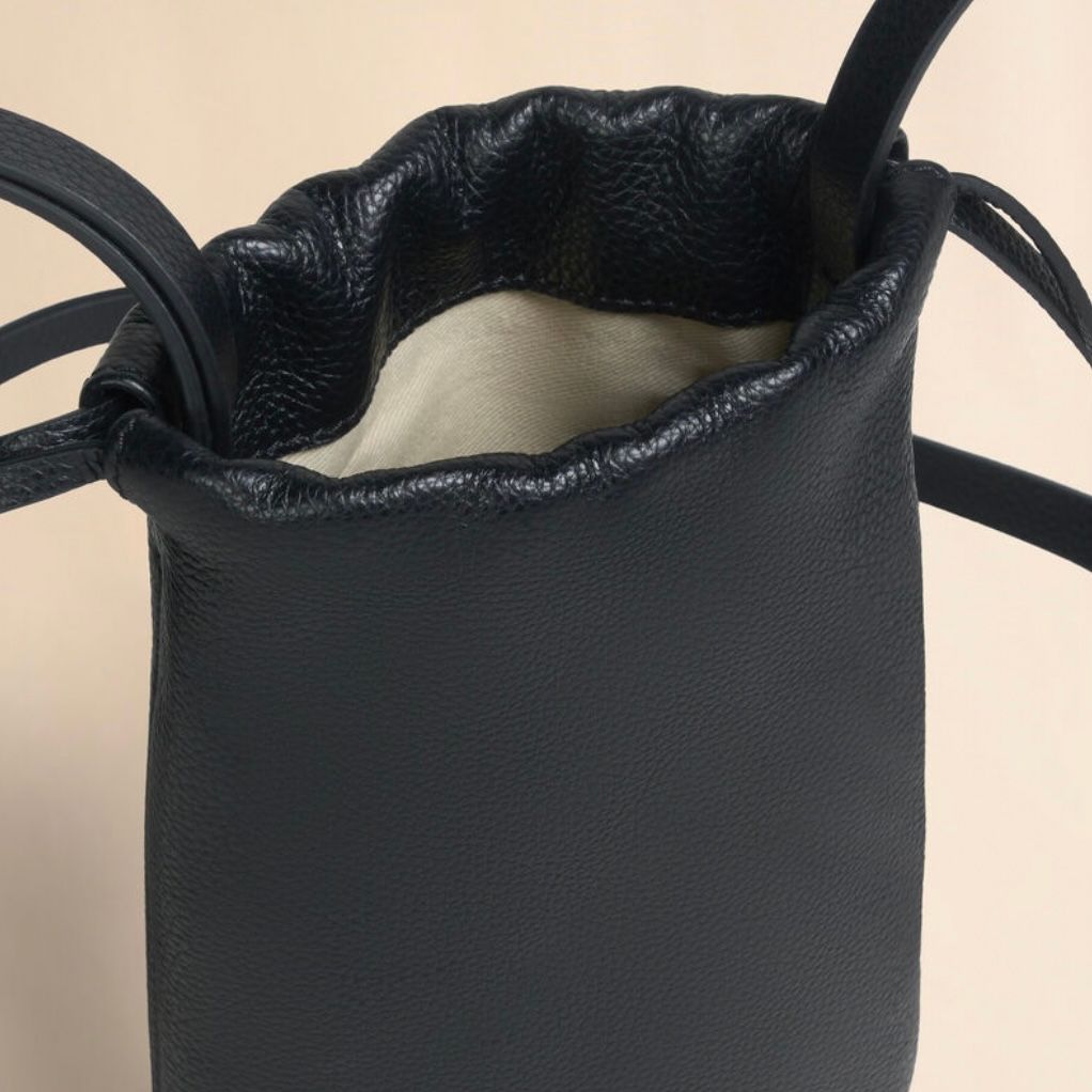 【MARNI】レザー製 ドローストリング付き スマホ ホルダー MARNI - レザー製ドローストリング付きスマホホルダー マルニ