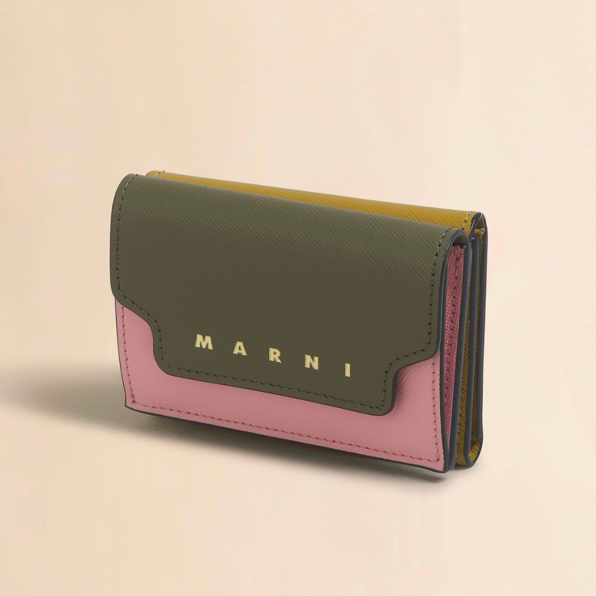 [MARNI] ★サフィアーノレザーの三つ折り財布★ ブラック サフィアーノレザー製三つ折りウォレット | Marni