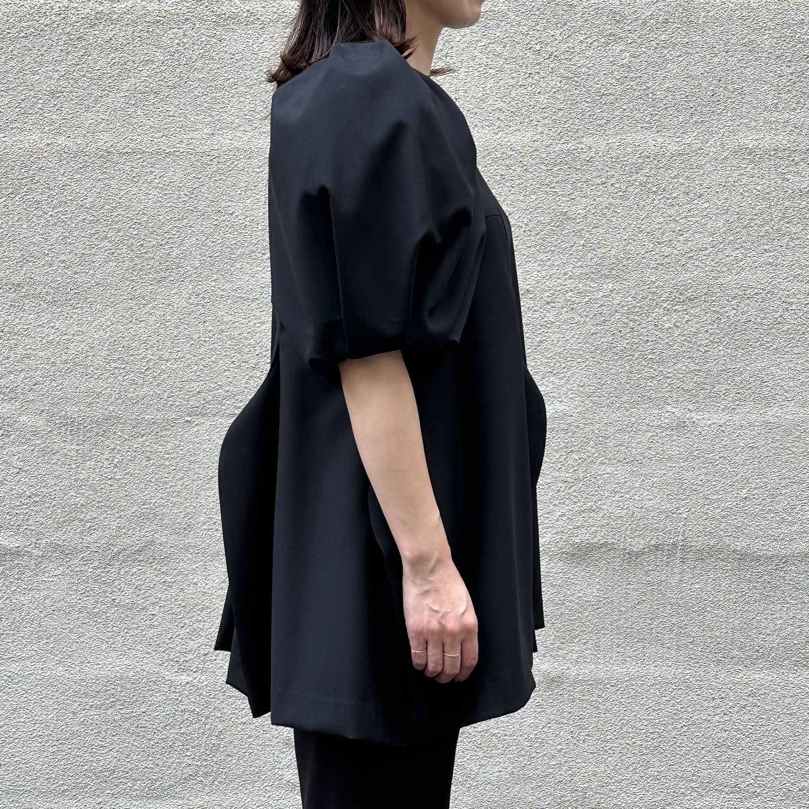 ASYMMETRY VOLUME-SLEEVE PULLOVER / ワンピース / チュニック パフスリーブ / ブラック
