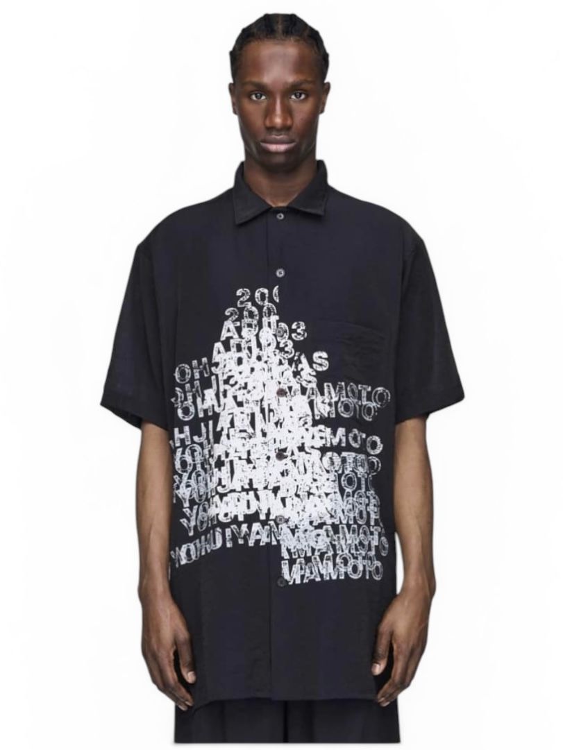 Y-3 PLACED GRAPHIC SHORT SLEEVE LONG SHIRT/ Y-3 プレイスト グラフィック ショートスリーブ ロングシャツ/ BLACK/ 2026SS NEW