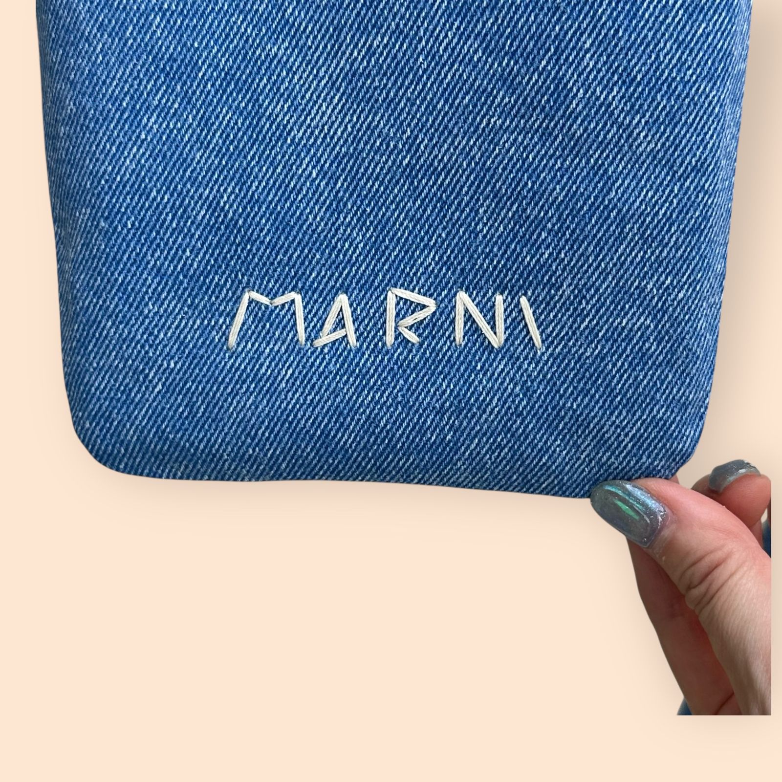 デニム製ドローストリング付きスマホホルダー マルニメンディング入り / ポーチ / ブルー / 25aw new