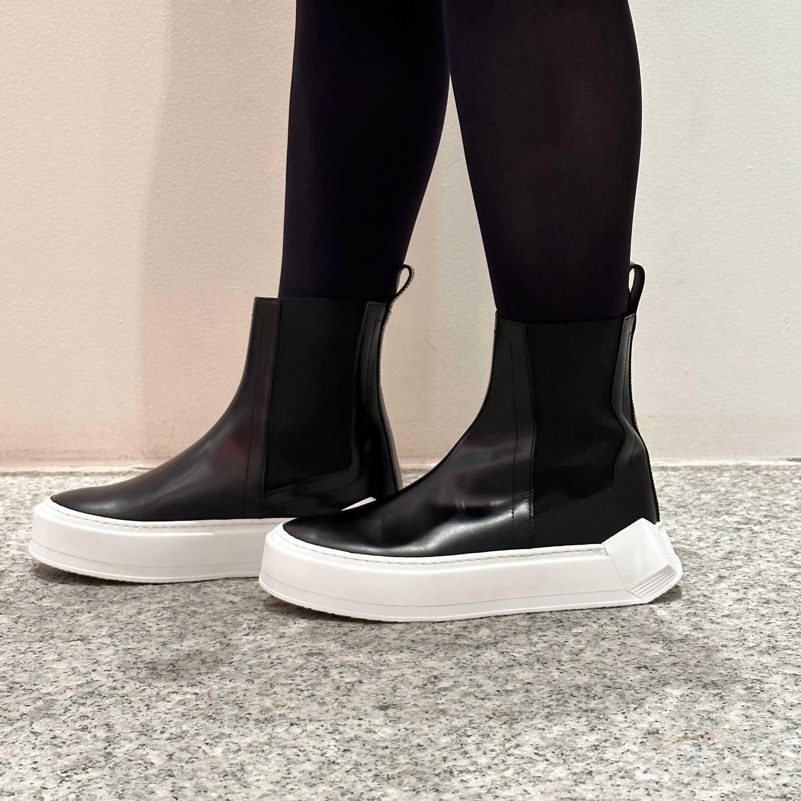 Chelsea cubics sneaker / スニーカー / ショートブーツ / チェルシーブーツ / レザー / ブラック / ホワイト