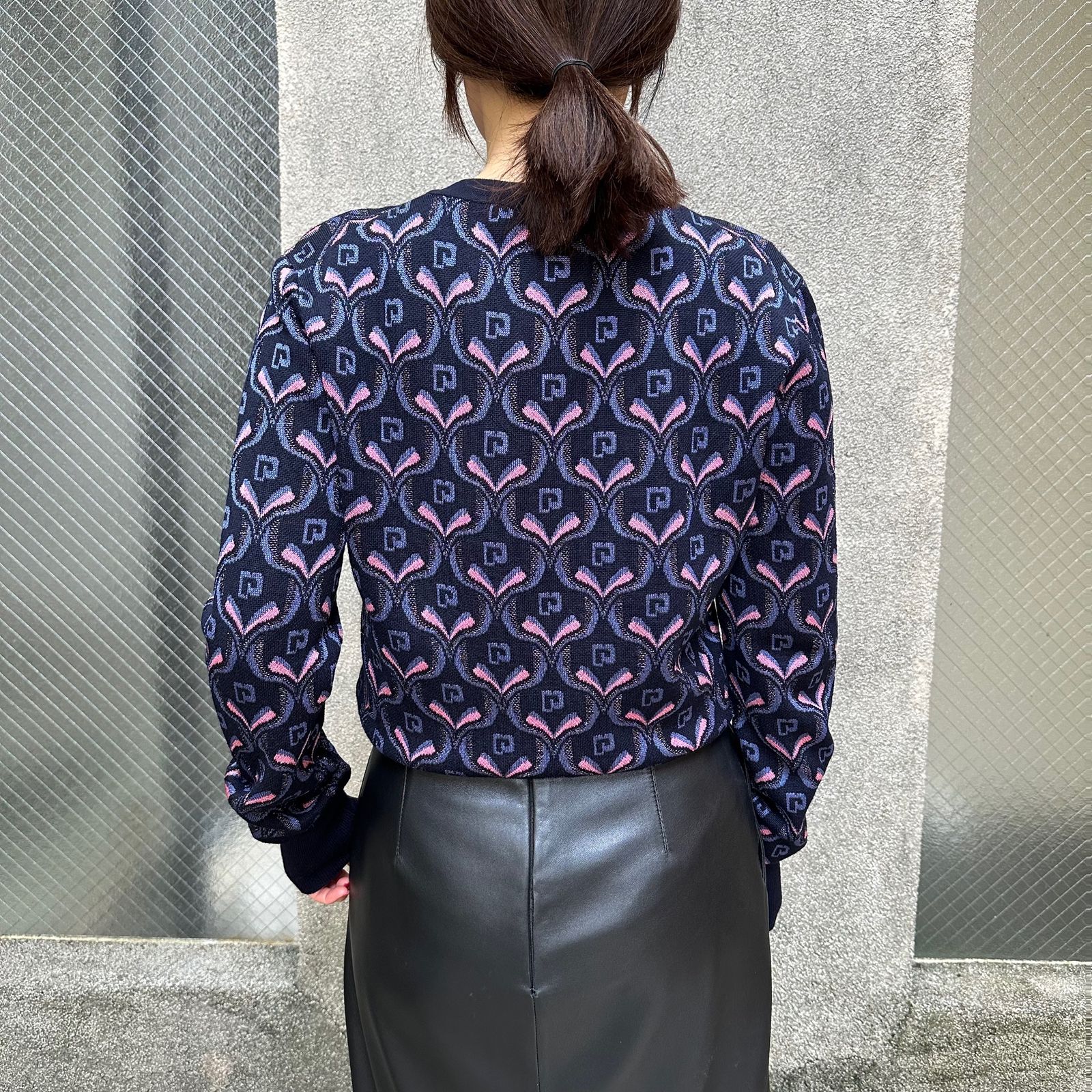 ラバンヌ（パコ ラバンヌ） / Rabanne r logo peacock feather print sweater / セーター / 孔雀の羽 / ネイビー
