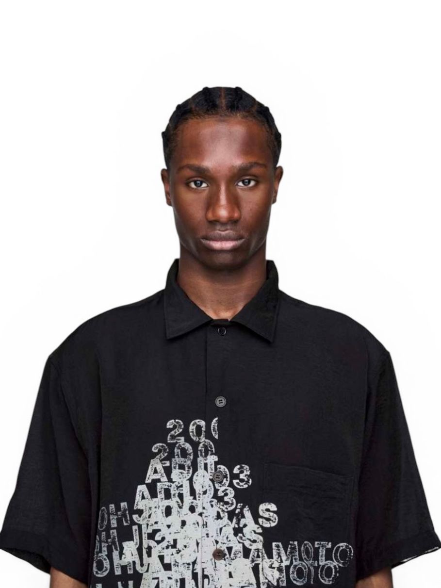 Y-3 PLACED GRAPHIC SHORT SLEEVE LONG SHIRT/ Y-3 プレイスト グラフィック ショートスリーブ ロングシャツ/ BLACK/ 2026SS NEW