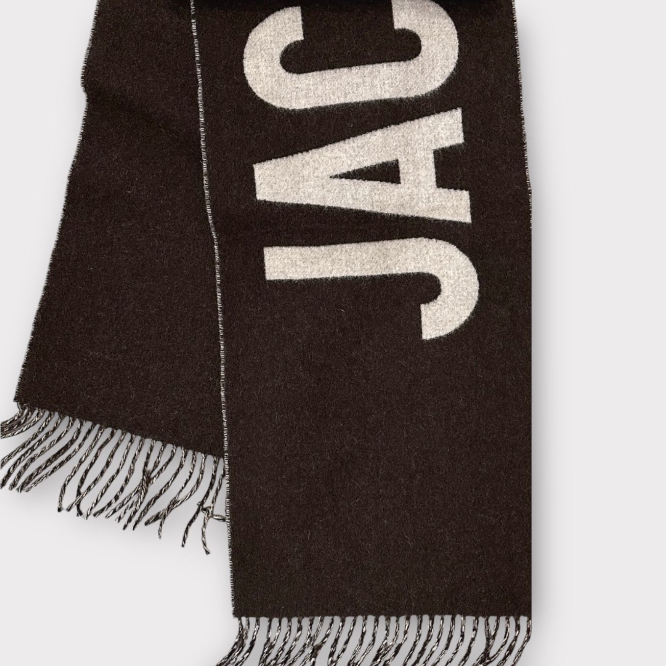 JACQUEMUS ブラック ラウンドカーレマフラー　スカーフ JACQUEMUS ブラック ラウンドカーレマフラー スカーフ