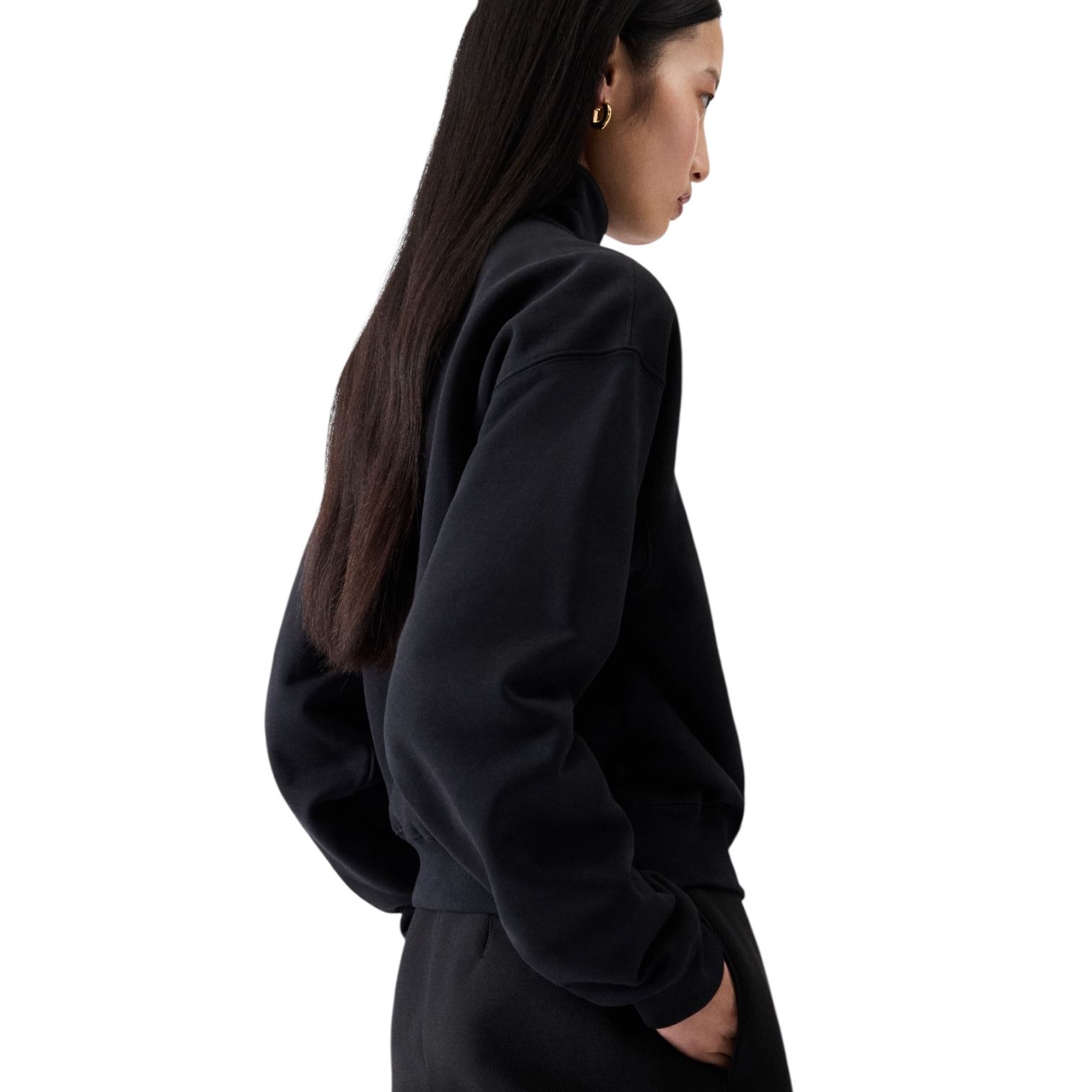 【Jacquemus】グログランパッチ ハーフジップ スウェットシャツ JACQUEMUS - Gros Grain ジップロールネック スウェットシャツ