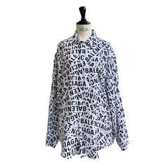 オールオーバー・パターン ロゴプリント シャツ / シャツ・ブラウス / 全体にロゴ / オーバーサイズシャツ / ユニセックス / ホワイト×ブラック