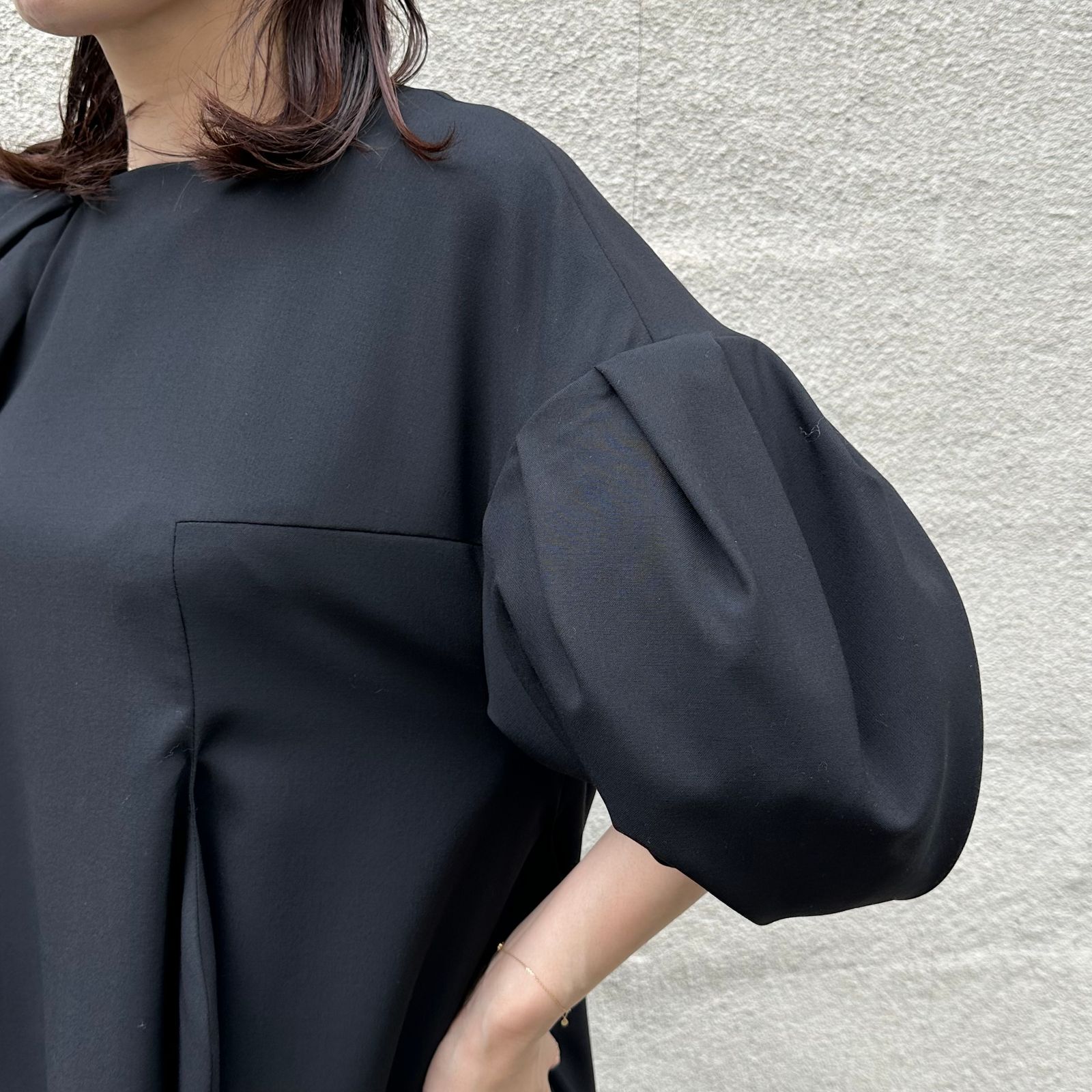 ASYMMETRY VOLUME-SLEEVE PULLOVER / ワンピース / チュニック パフスリーブ / ブラック