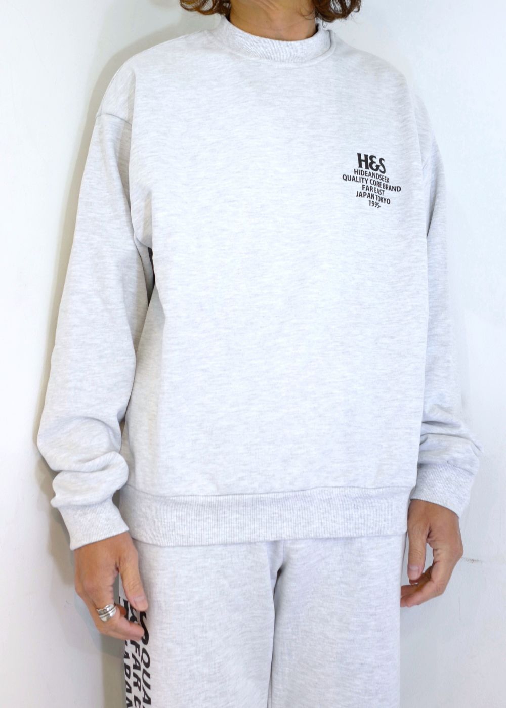 HIDE AND SEEK - 【ラスト1点】HS SWEAT SHIRT-1 (HEATHER GRAY