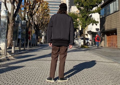 豪華グラフィックが載ったMA-1が引き立つ無骨なアメカジスタイル