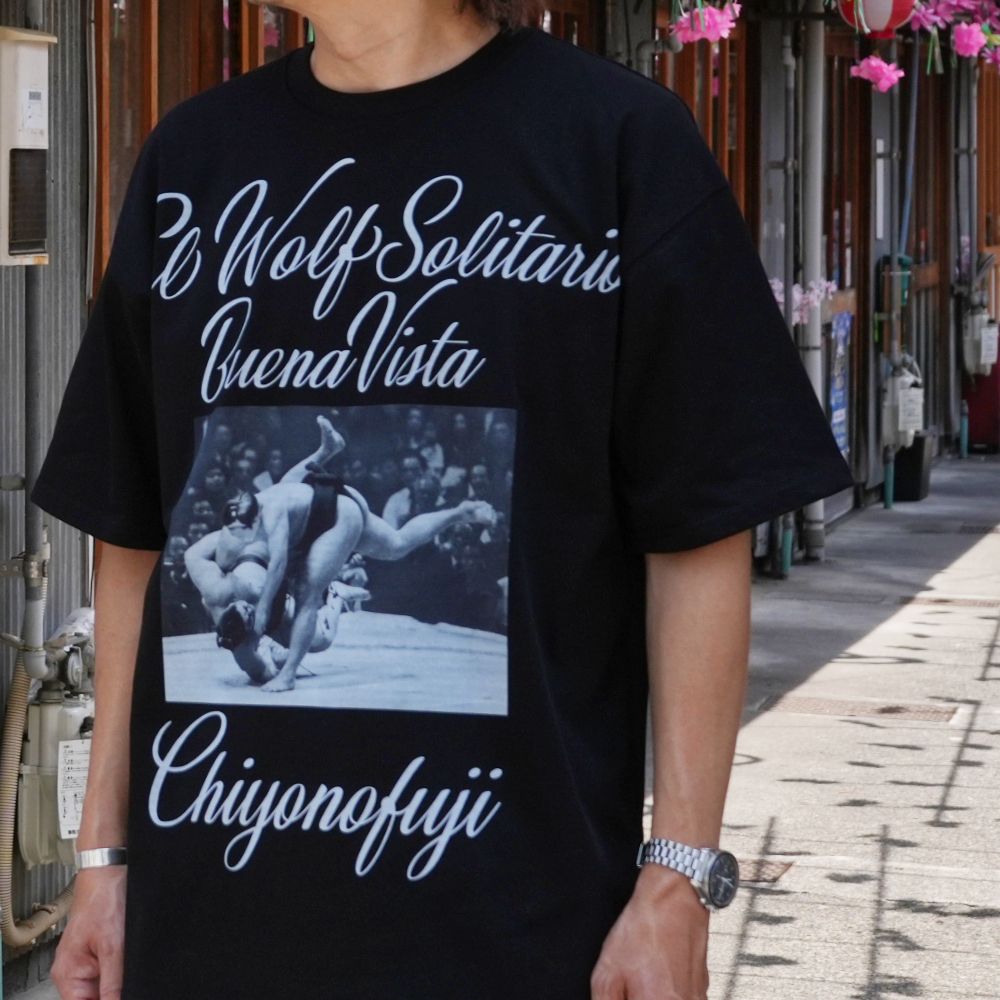 【千代の富士×BUENA VISTA】El wolf solitario tee dos (BLACK) / ×千代の富士 コラボ Tシャツ