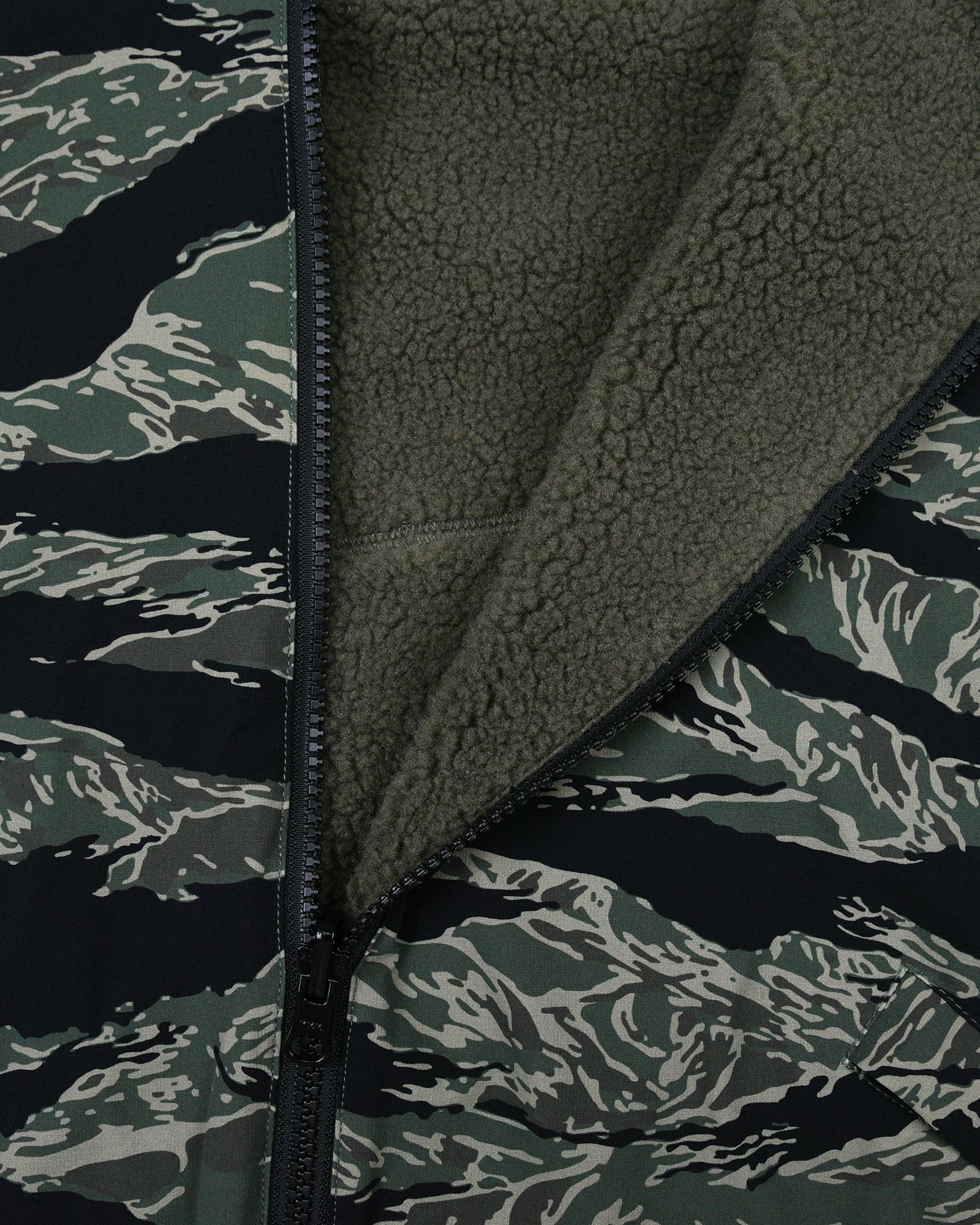 【ラスト1点】REVERSIBLE FLEECE JACKET (OLIVE×TIGER CAMO) / リバーシブル フリース ジャケット