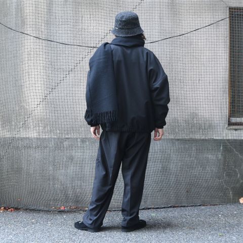 上品且つ男らしい粋なトラックジャケット。