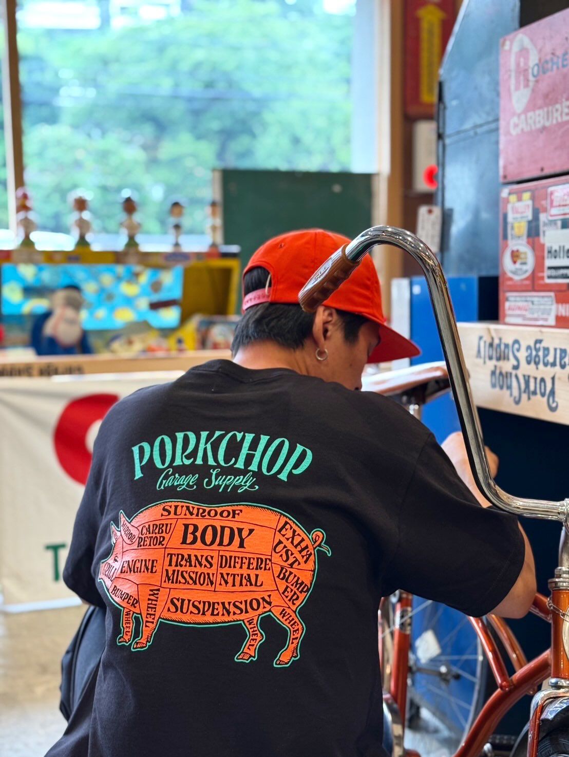 PORK BACK TEE (BLACK) / ポークバック ロゴ Tシャツ