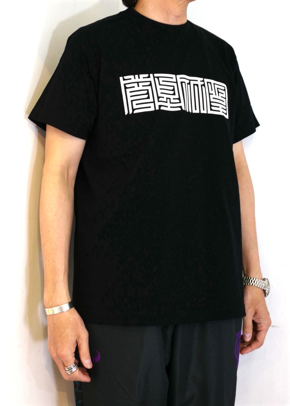 BUENA VISTA - 宵宵 TEE (BLACK) / 宵宵祇園 プリントTシャツ | LOOPHOLE