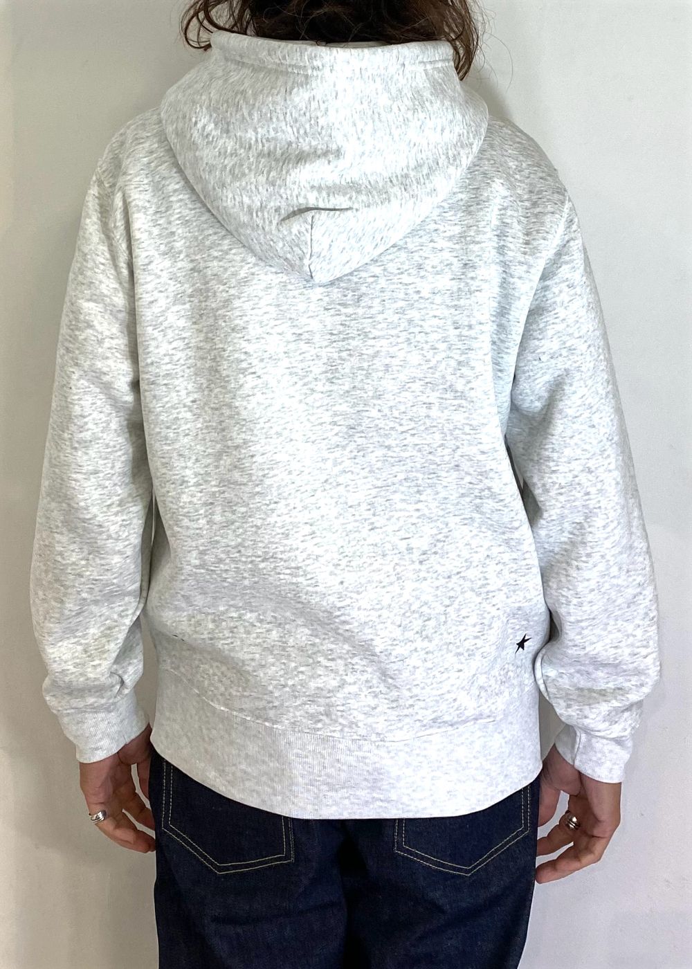 Logo Hoodie (ASH) / ロゴ プリント スウェットパーカー