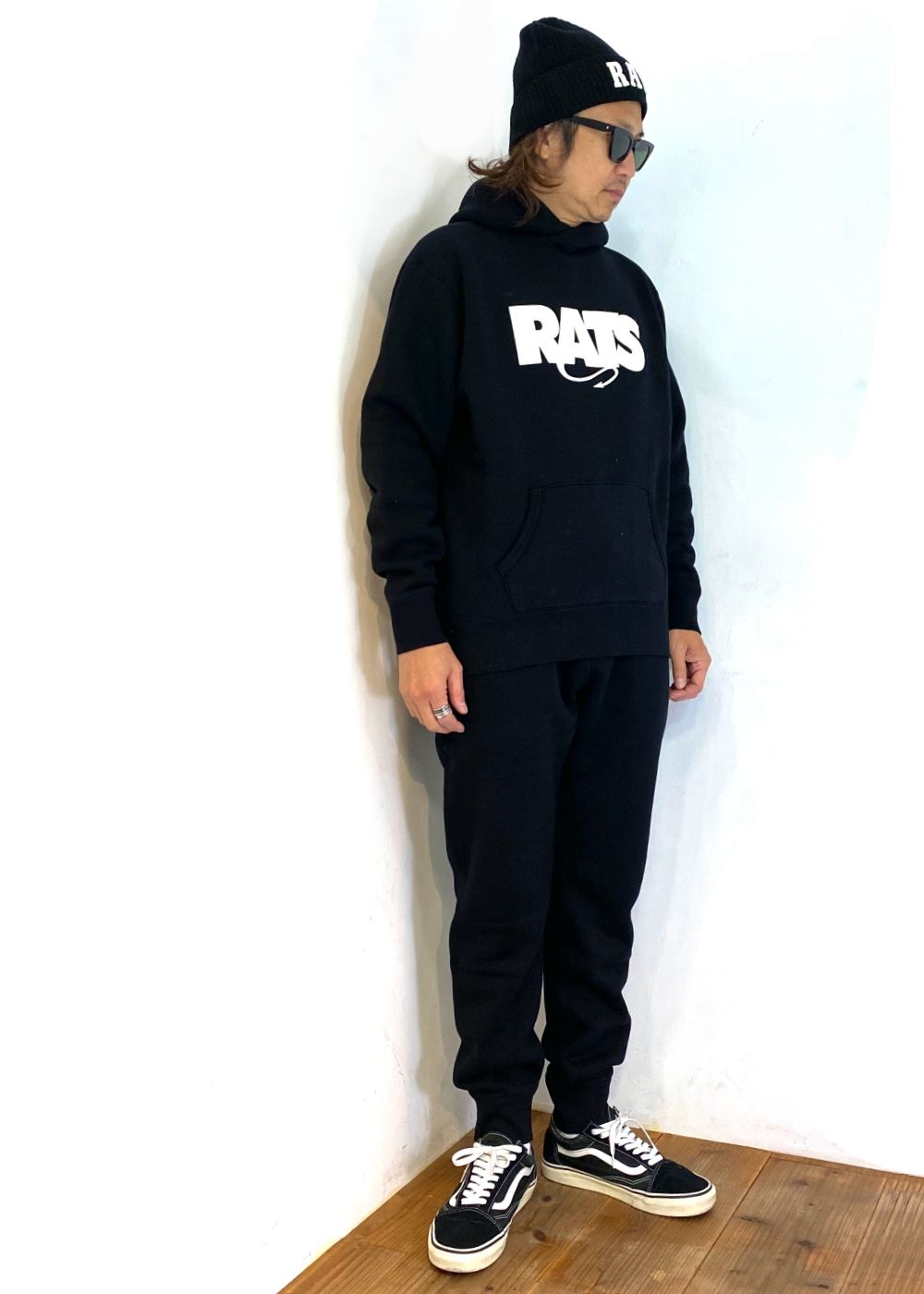 BOX LOGO HOODIE (BLACK) / ロゴ アップリケ スウェット パーカー