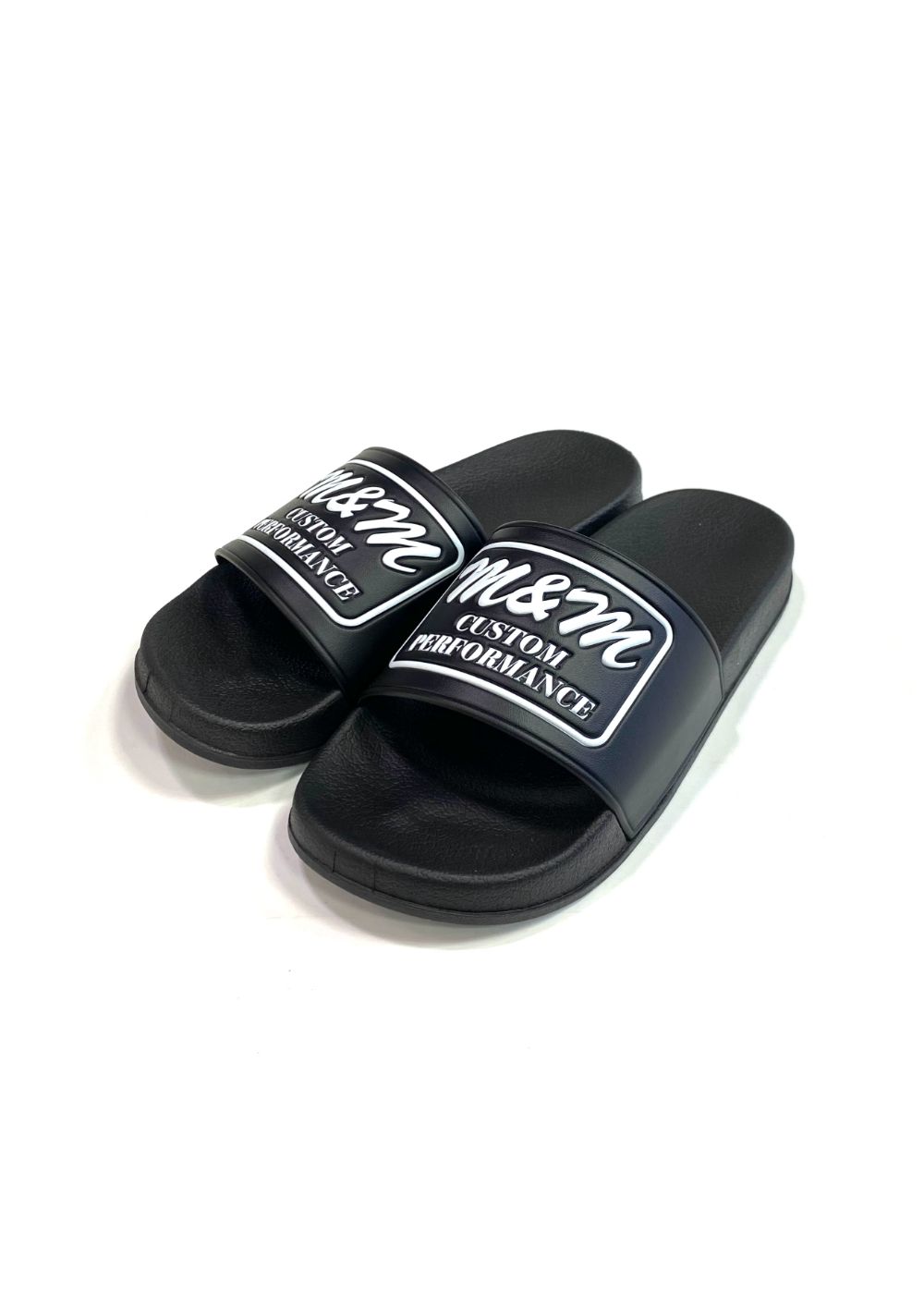 2025年冬【法人向けお歳暮】 M&M エンボスロゴ / (BLACK) SANDALS - PERFORMANCE CUSTOM 靴