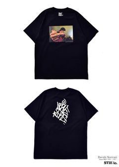 Stie-lo × Davide Sorrenti Da Finga T-SH (BLACK) / ×スティーロ×ダヴィデ・ソレンティ コラボフォトT