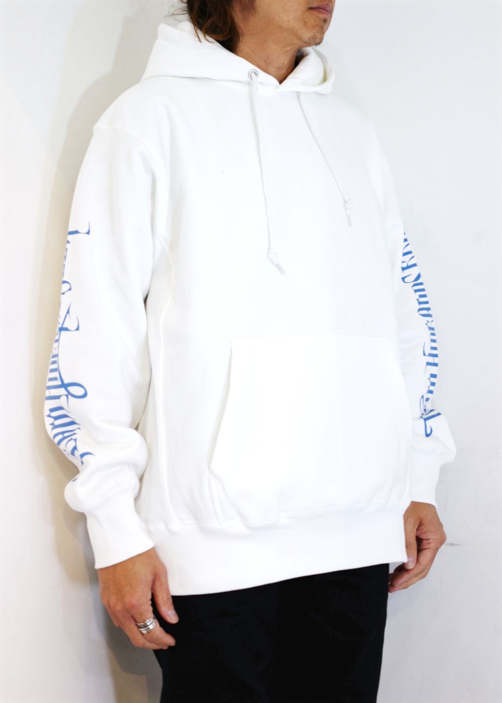 HIDE AND SEEK - C-HILL HOODED SWEAT SHIRT (WHITE) / プリント