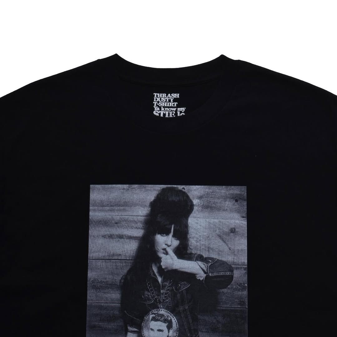 【ラスト1点】Stie-lo × Irina.L “Presley" T-SH (BLACK) / ×スティーロ×イリーナ・ラザレアヌ コラボ フォト Tシャツ