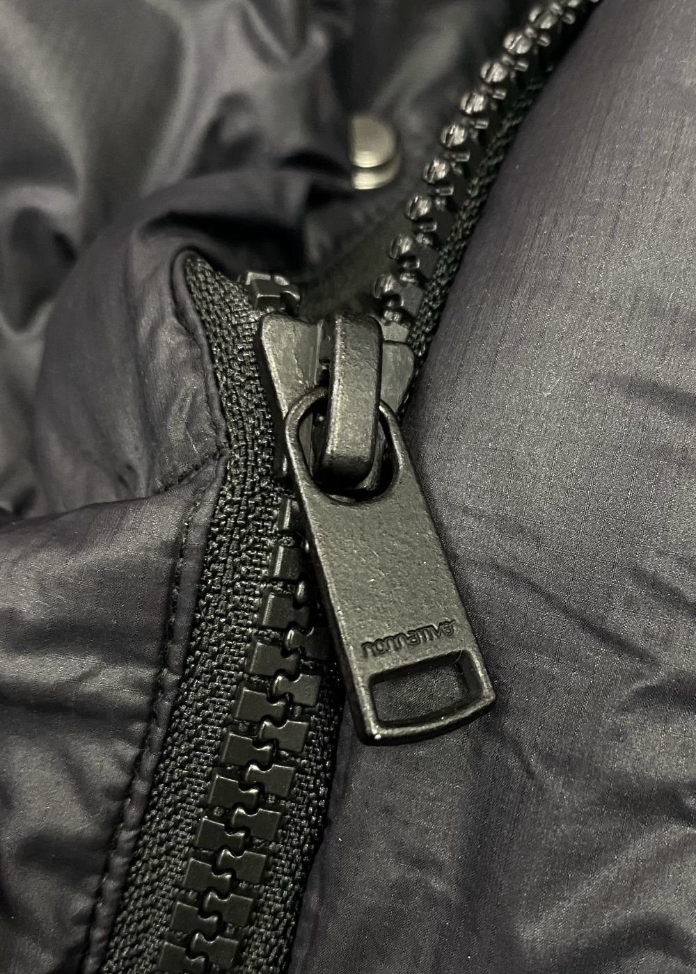 × nonnative DWELLER DOWN VEST (BLACK) / ノンネイティブ コラボ ダウンベスト